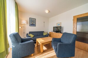 Télévision, lecteur de DVD, chaîne hi-fi