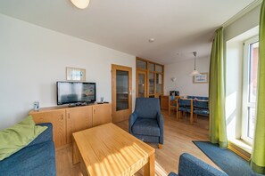 Télévision, lecteur de DVD, chaîne hi-fi