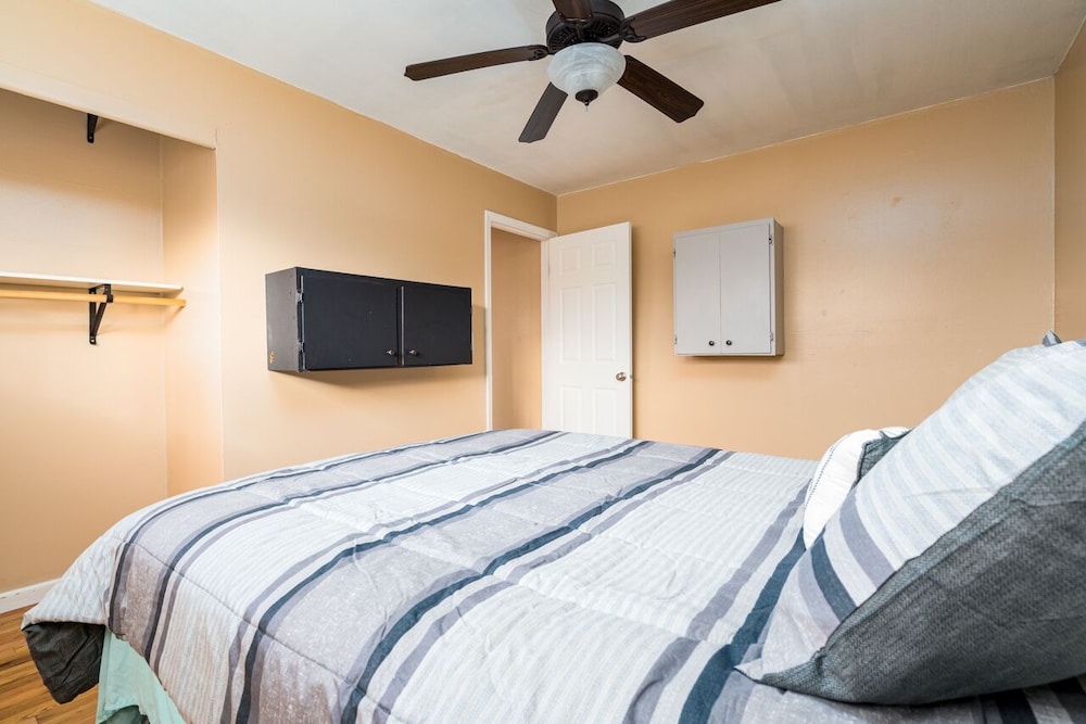 Comfortable Pet friendly Albany Vrbo