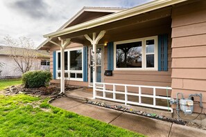 Exterior - Comfortable Pet friendly (Albany)