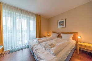 2 bedrooms, iron/ironing board, free WiFi - Strandnahe 3-zimmer Ferienwohnung mit Balkon Direkt am Nordseedeich Gelegen (Nordseeheilbad Schillig)
