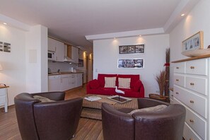 Fernseher, Bücher, Stereoanlage