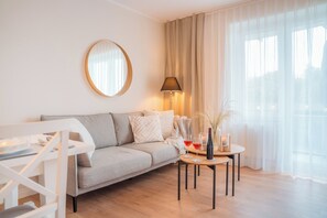 Een televisie en boeken