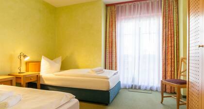 3-Zimmer Ferienwohnung mit Loggia und Strandkorb - nur 100 m zum Ostseestrand