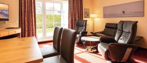 Fernseher, DVD-Player, Bücher