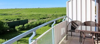 Hübsche Ferienwohnung am Meer mit Balkon und Blick zum Grünen Nordseedeich