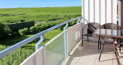 Hübsche Ferienwohnung am Meer mit Balkon und Blick zum Grünen Nordseedeich