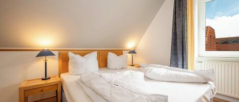 2 bedrooms, iron/ironing board, free WiFi
