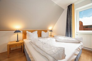 2 bedrooms, iron/ironing board, free WiFi