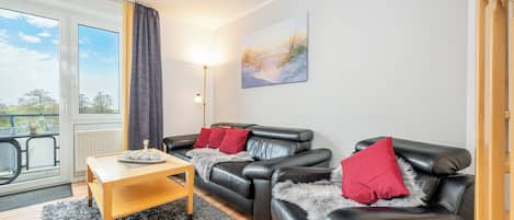 TV, DVD player, books, stereo