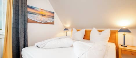 2 bedrooms, iron/ironing board, free WiFi