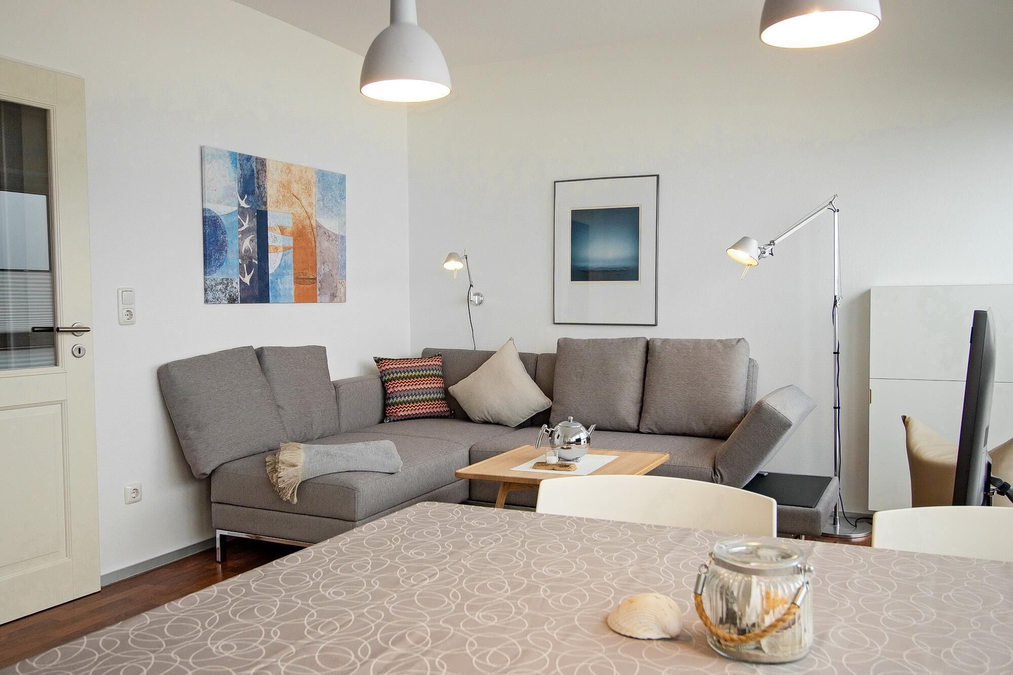 Fernseher, Bücher, Stereoanlage