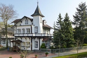 Exterior - 3-zimmer Familienapartment mit Geschütztem Balkon - nur 100 m zum Ostseestrand (Ahlbeck)