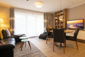 TV, DVD player, books, stereo - 3-zimmer Familienapartment mit Geschütztem Balkon - nur 100 m zum Ostseestrand (Ahlbeck)