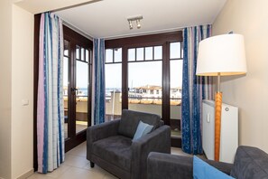 Télévision, lecteur de DVD, chaîne hi-fi