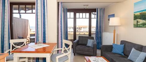 Televisión, reproductor de DVD, estéreo