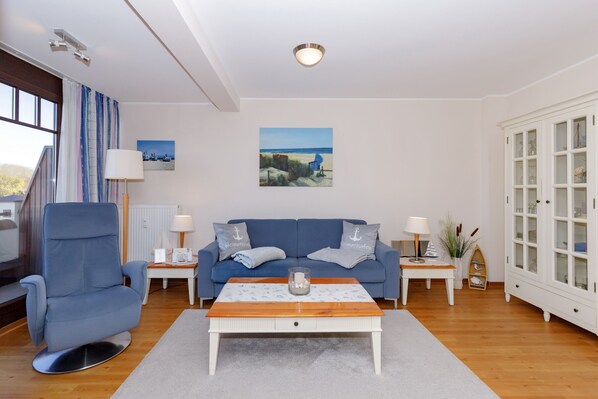 TV, DVD player, books, stereo