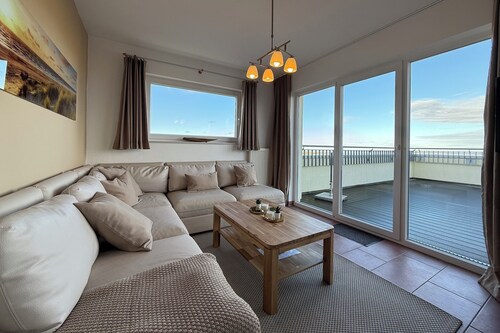 Tolles Penthouse mit 54 qm Großer Dachterrasse, Meerblick, Sauna und Hot-tub!