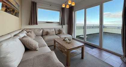 Tolles Penthouse mit 54 qm GroĂer Dachterrasse, Meerblick, Sauna und Hot-tub!