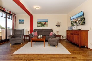 TV, DVD player, stereo - Tolle Penthouse-wohnung am Yachthafen mit Loggia und Einem Ausblick bis zum Meer (Ostseebad Kühlungsborn)