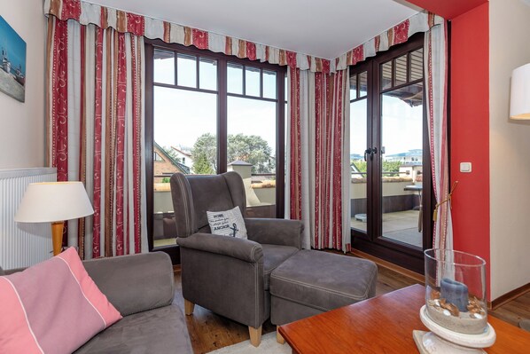 Télévision, lecteur de DVD, chaîne hi-fi