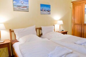 1 bedroom, iron/ironing board, free WiFi