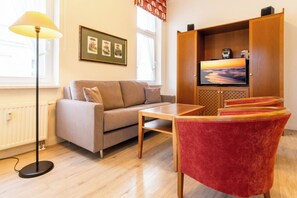 Télévision, lecteur de DVD, chaîne hi-fi