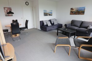 TV, DVD player, stereo - Familien- und Hundefreundliche Ferienwohnung mit Terrasse - nur 200 m zum Strand (Ostseebad Boltenhagen)