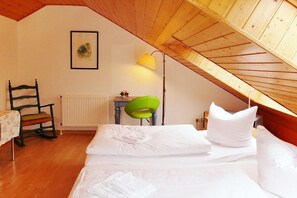 2 bedrooms, iron/ironing board, free WiFi