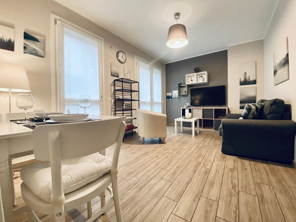 Smart TV - New apartment in the center (San Donato Milanese)