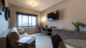 Departamento Confort | Área de sala de estar | Smart TV de 50 pulgadas con canales digitales y televisión 