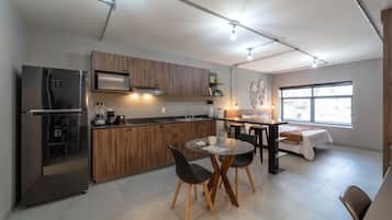 Appartement Design | Coin séjour | TV connectée de 50 pouces avec chaînes numériques, télévision