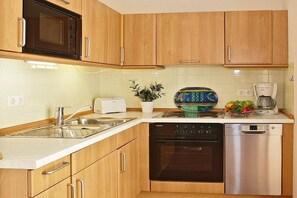 Fridge, microwave, oven, stovetop - Hübsches Apartment mit Zwei Balkonen - nur 100m zum Kilometerlangen Ostseestrand (Heringsdorf)