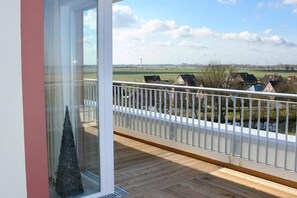Property grounds - Exclusive penthouse with large roof terrace, sea view, sauna, hot tub & fireplace! (Nordseeheilbad Schillig)