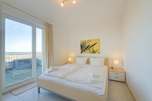 2 bedrooms, iron/ironing board, free WiFi