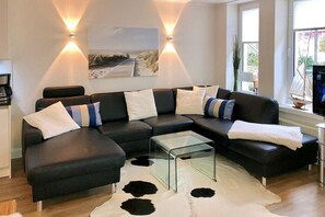 テレビ、書庫、ステレオ