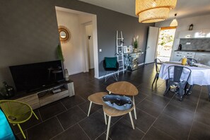 Dining - New accommodation, summer kitchen, terrace, garden (Olmeto)