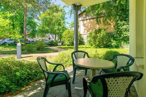 Outdoor dining - Gemütliche Ferienwohnung mit Sonniger Süd-west-terrasse in Toller Strandlage (Heringsdorf)