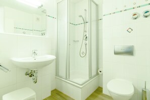 Hair dryer - 2-room apartment with balcony and view of the park in a great beach location (Heringsdorf)