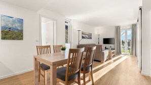 Dining - Hübsche, Strandnahe Ferienwohnung mit Eigener Sauna und Terrasse mit Strandkorb (Nordseebad Wremen)