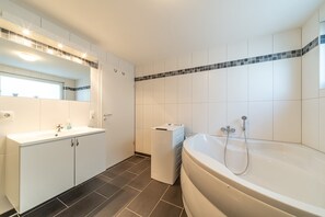 Shower, hair dryer - Ferienapartment an der Nordsee mit Tollem Balkon am Wasserlauf und Eigener Sauna (Nordseeheilbad Schillig)