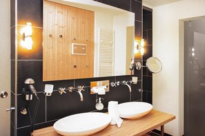 Dusche, Haartrockner, Bidet