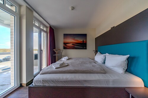 Schöne Ferienwohnung mit Sauna und Tollem, Großem Balkon mit Blick zum Deich