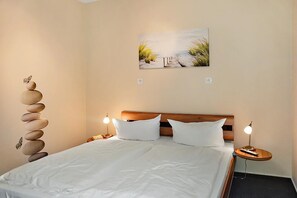 2 bedrooms, iron/ironing board, free WiFi - Tolles Ferienapartment an der Nordsee mit Südbalkon, Sauna und Whirlbadewanne (Nordseeheilbad Schillig)