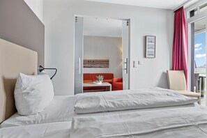 1 bedroom, travel cot, free WiFi - Tolle Ferienwohnung in Strandnähe mit Sauna und Balkon mit Land- und Meerblick (Nordseebad Wremen)