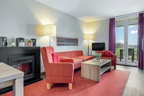 TV, fireplace, stereo