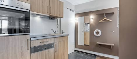 Kühlschrank, Ofen, Herdplatte, Geschirrspüler