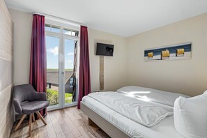 2 bedrooms, iron/ironing board, travel cot, free WiFi