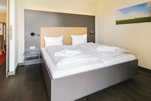 2 bedrooms, travel crib, free WiFi