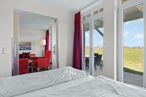 1 bedroom, iron/ironing board, travel cot, free WiFi - Strandnahe Ferienwohnung m. Sauna, Großer Terrasse, Strandkorb & Tollem Ausblick (Nordseebad Wremen)